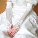 White over-elbow lace gloves with fingerless design for 1920s themed parties